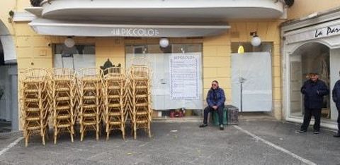 Capri, piazzetta off limits per ferie invernali: chiusi tutti i bar
