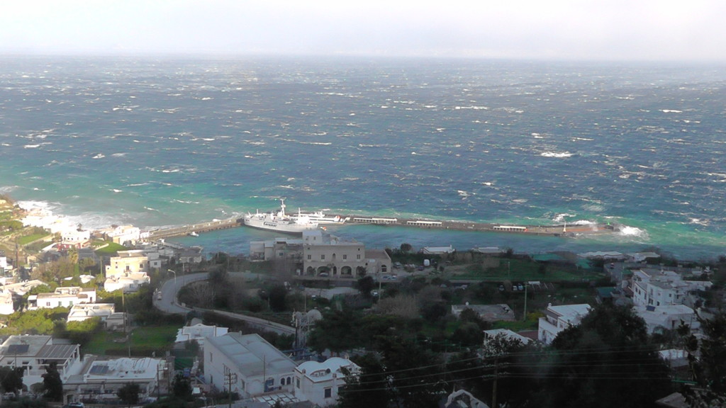 Tempesta a Capri, collegamenti fermi, chiuso il cimitero