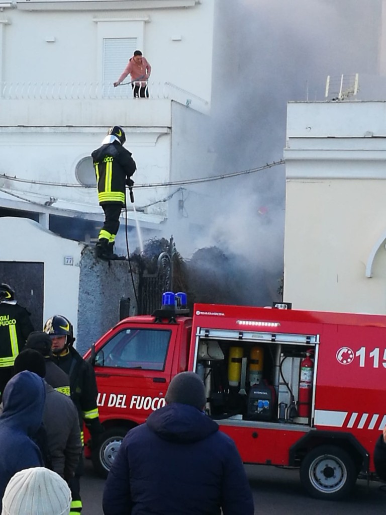 Incendio in via Roma e interruzione di elettricità