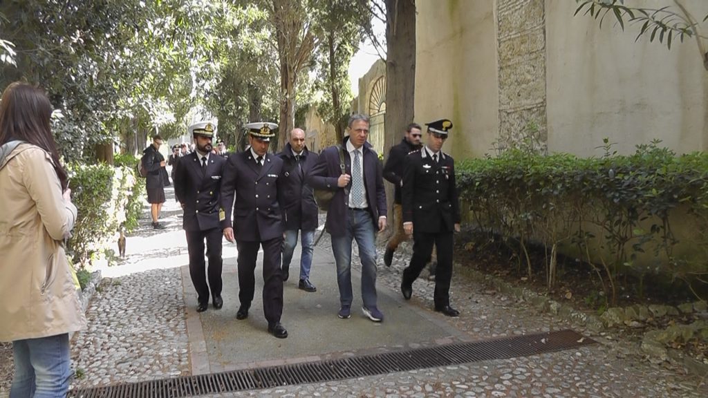 Vietati carrelli elettrici in Certosa San Giacomo a Capri