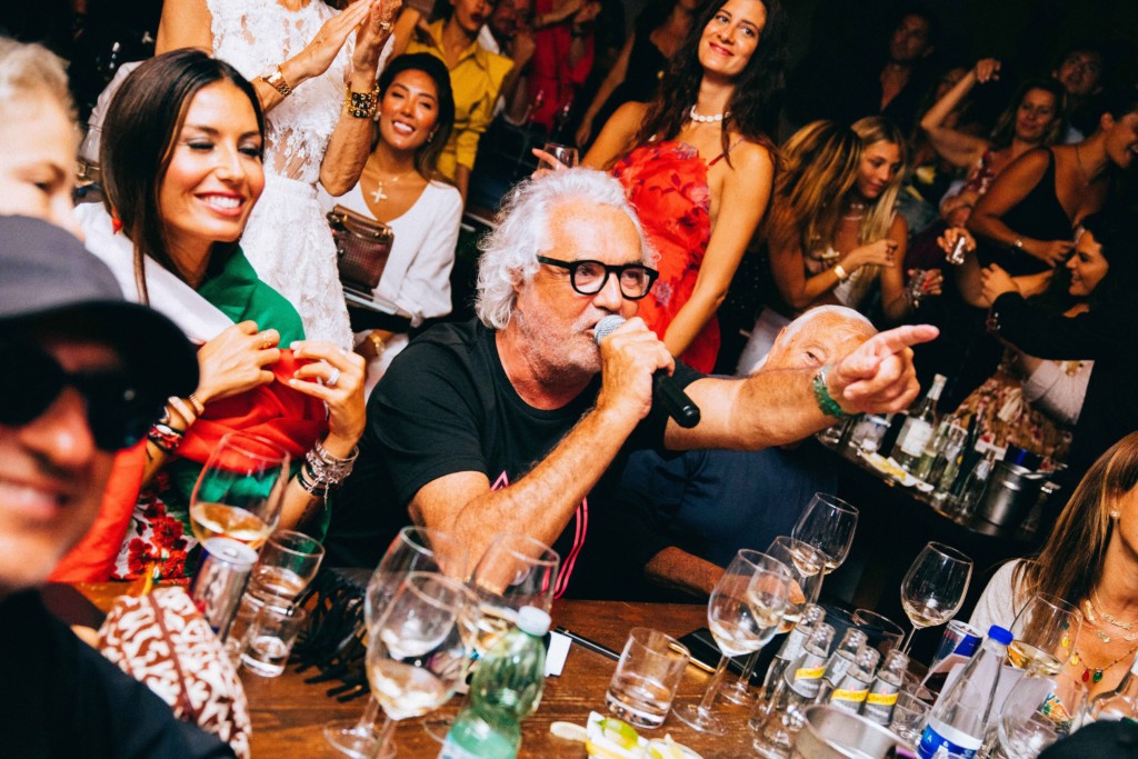 Gregoraci-Briatore insieme per il figlio. E in taverna Flavio canta Fratelli d’ Italia