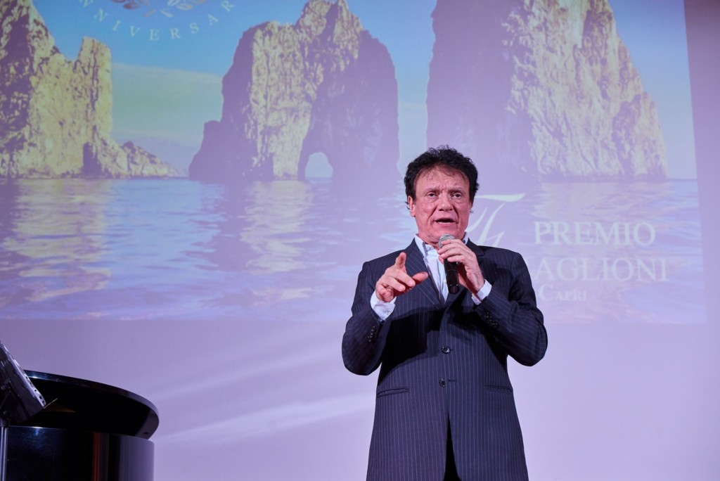 Capri, Premio Faraglioni a Massimo Ranieri: ricordi ed emozioni in musica nel Teatro Quisisana