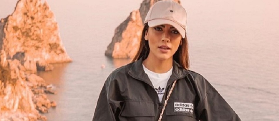 Giulia Salemi incanta Capri e le costiere tra trucchi e fotografie