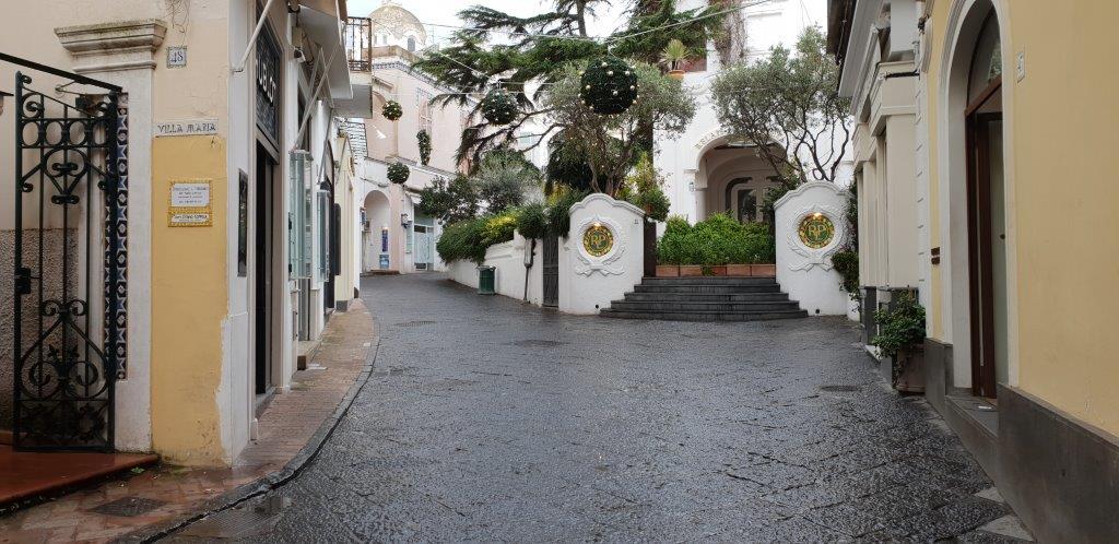 Capri, orientali «mordi e fuggi» già spariti, lo stop alle scolaresche spaventa Sorrento