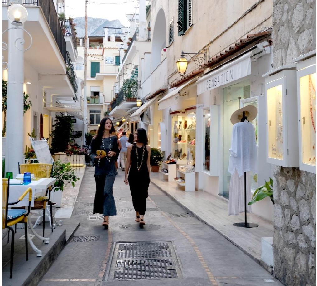 Brand e boutique pronti a ripartire con il gruppo «CapriRò» (fotogallery). Sgravi e controlli per l’estate sicura