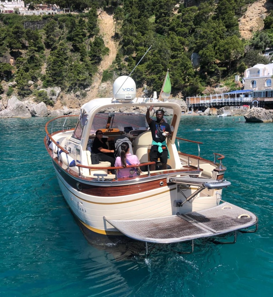 Primo week end d’estate a Capri, sull’isola si rivedono turisti italiani e stranieri