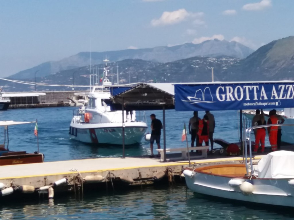Capri, naufragio a largo dei Faraglioni: salvati tre ragazzini di Castellammare