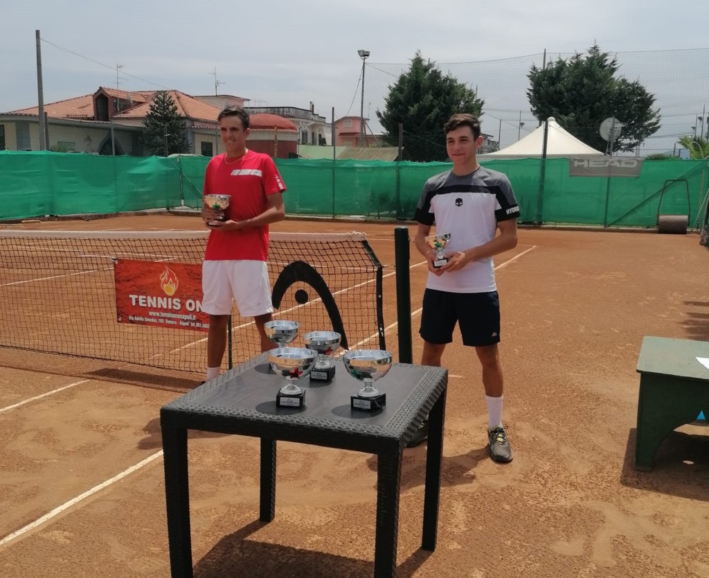Tris di vittorie per il Tennis Club Capri festeggiati con una notte bianca tra storici tennisti e giovani promesse