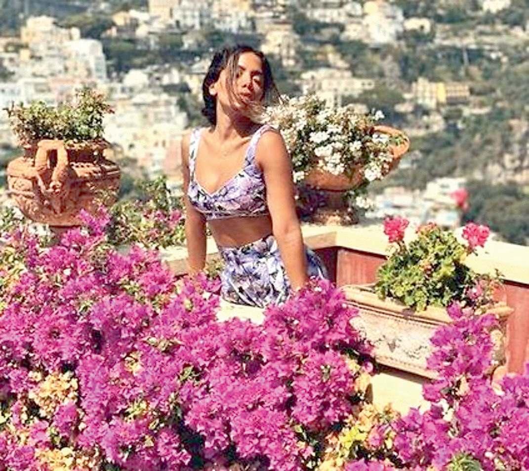 Con le “note” sexy di Anitta Positano e Rio si gemellano