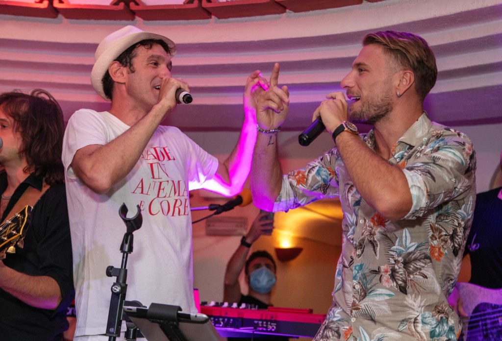 Capri fa cantare i calciatori Ferilli ancora regina di Ischia – fotogallery