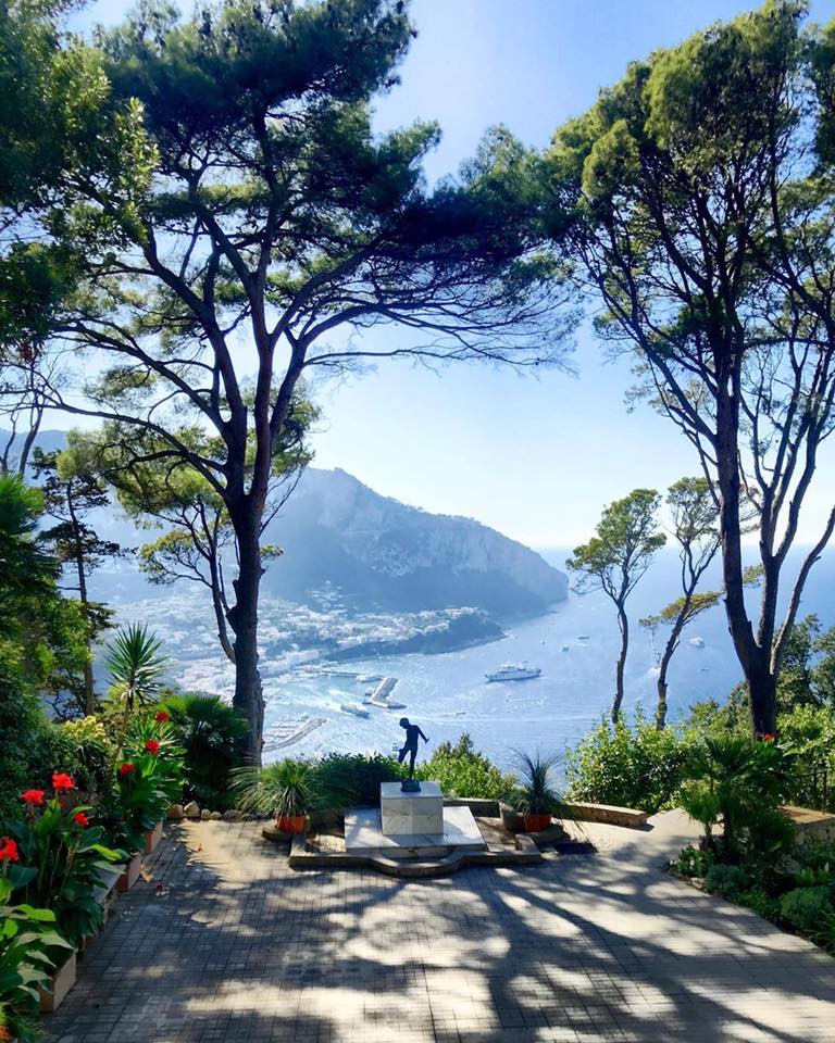 Capri, concerto all’aurora a Villa Lysis. Passeggiando nell’ora blu
