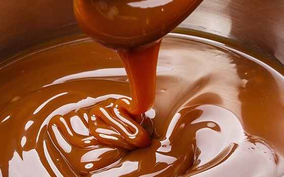 “Gelato alla dolcezza caprese” (al cioccolato bianco con salsa mou)