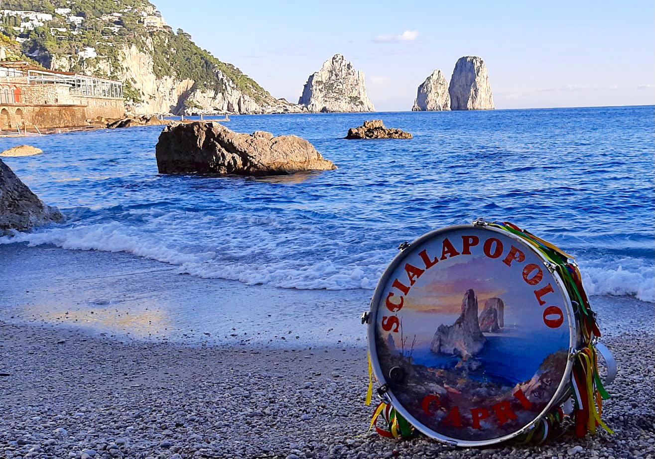 Capri: gli Auguri del Gruppo Folkloristico Scialapopolo per le festività natalizie ed il 2021 arrivano attraverso un video