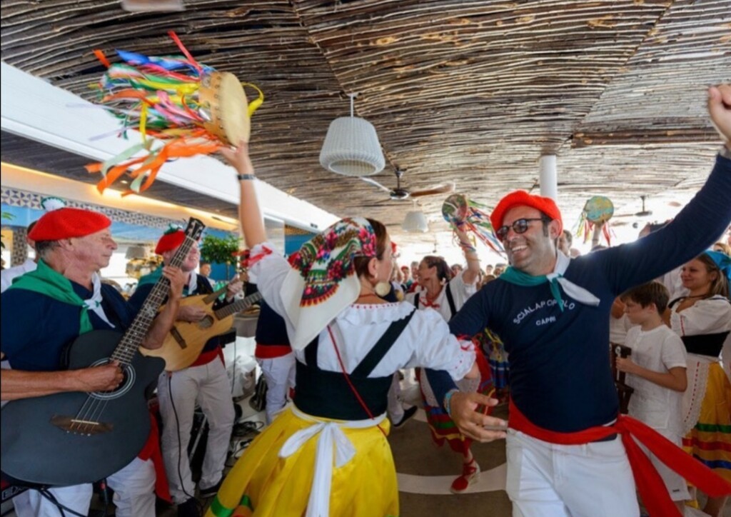 Capri: gli Auguri del Gruppo Folkloristico Scialapopolo per le festività natalizie ed il 2021 arrivano attraverso un video