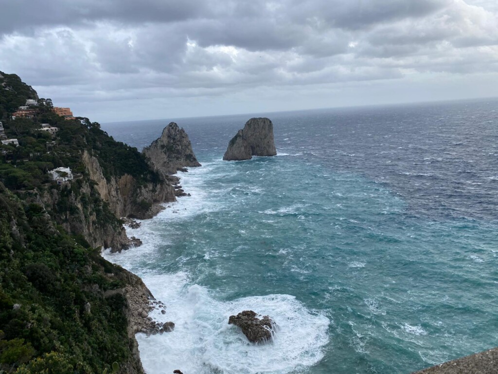 Mare grosso, aliscafi fermi, giornata nera per i pendolari