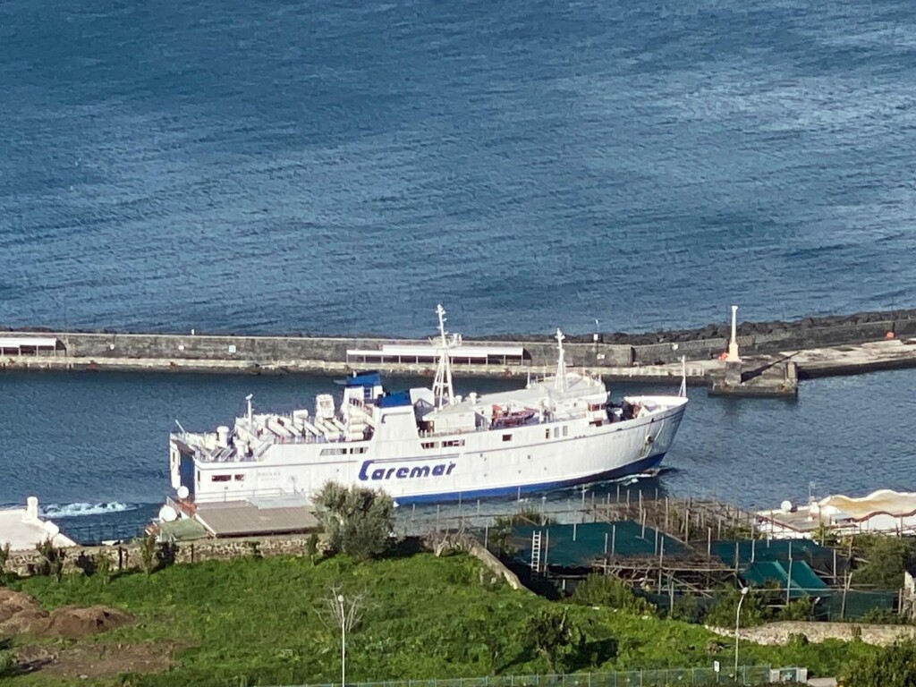 Corsa straordinaria Caremar per trasferire a Sorrento i medici del Capilupi che dovevano sottoporsi a vaccino anticovid – photoghallery