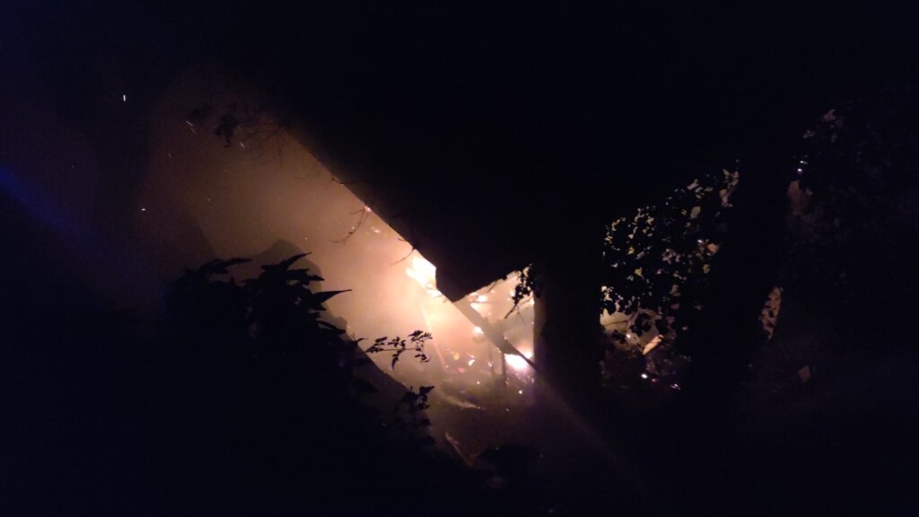 Anacapri, incendio in ​una struttura disabitata: nessun ferito – photogallery