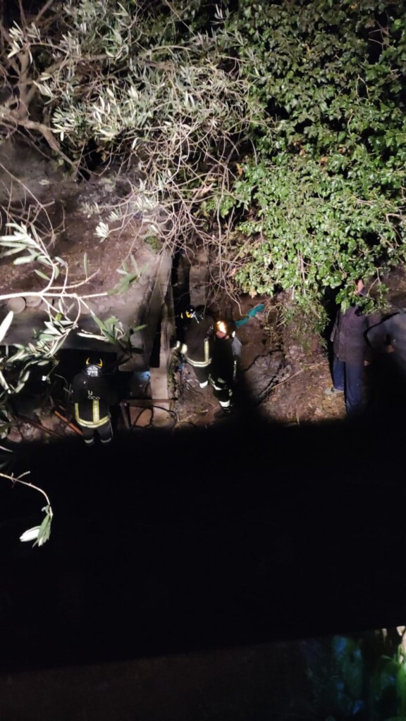 Anacapri, incendio in ​una struttura disabitata: nessun ferito – photogallery