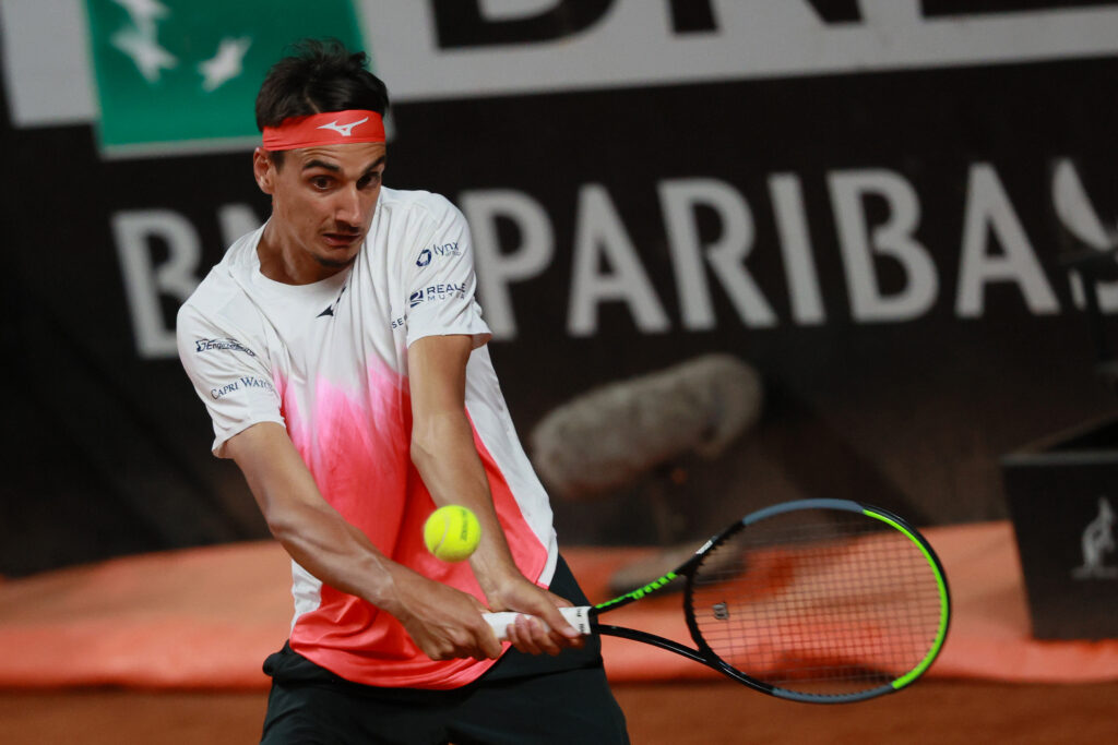 Agli Internazionali di tennis di Roma, il testimonial di Capri Watch Lorenzo Sonego sfida Rublev
