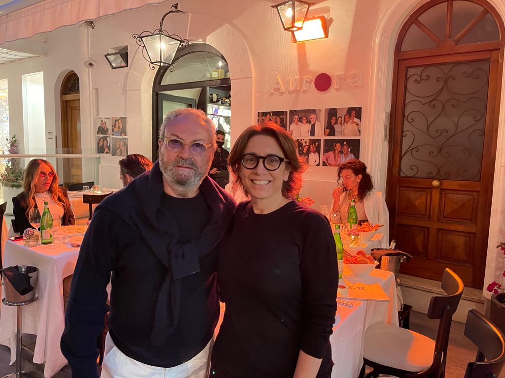 Rocco Barocco, primo vip a sbarcare a Capri: saluti in Piazzetta e cena con gli amici