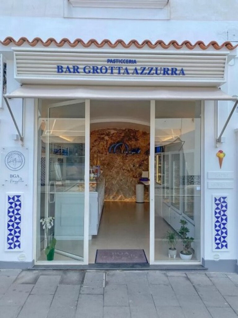 Capri, il Bar Grotta Azzurra apre un punto in Piazzetta