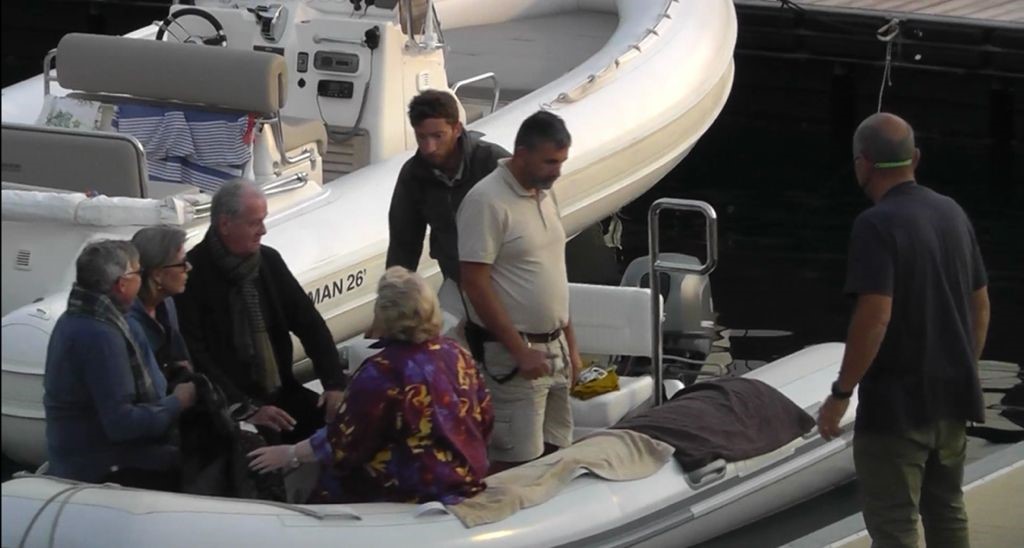 Continua l’arrivo di vip a Capri: Luca Argentero alla Fontelina