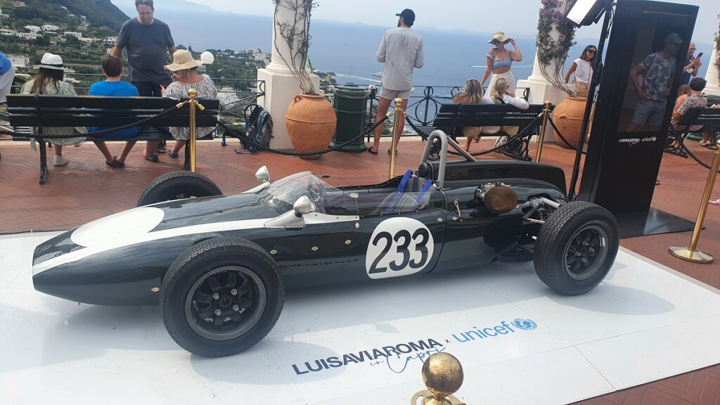 Capri, all’ asta la cooper Junior 1961 di Steve McQueen per Unicef: superospiti John Legend e Katy Perry