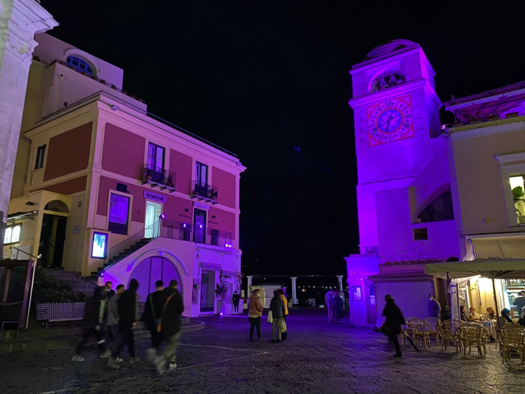 Luci viola in piazzetta per la giornata mondiale della prematurità 2021