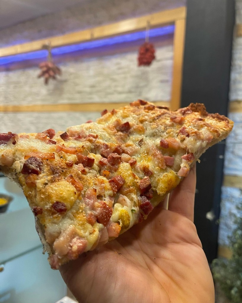 A Napoli al Maxiforno il matrimonio partenopeo: la “Pizza casatiello”