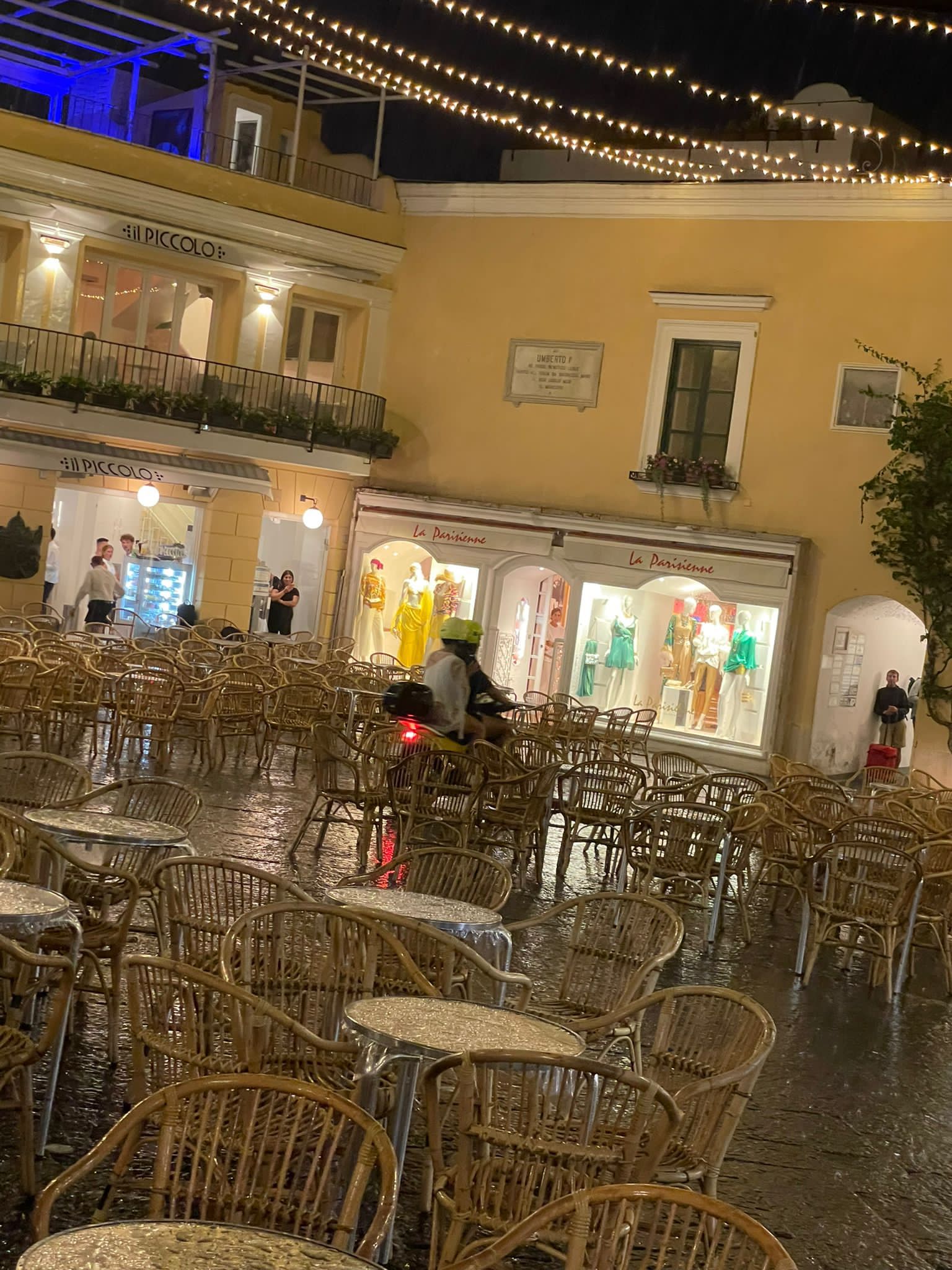 In scooter in Piazzetta Video virale sui social