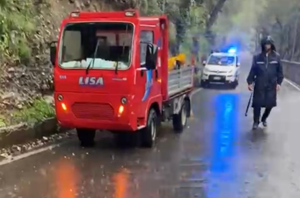 Frana sulla Provinciale, strada liberata dai detriti