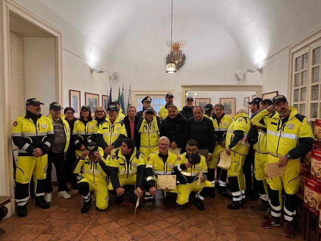 Impegno e altruismo: pergamene alla Protezione Civile di Capri (Photogallery)