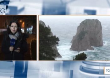 TGR (Video): Tempesta nel golfo, mareggiata su Capri