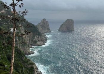 Maltempo: tempesta su Capri, fermi i collegamenti marittimi