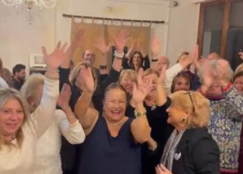 Coro di auguri tra amici per il compleanno della prof. avv. Anna La Rana De Nardo, Amministratore della Funicolare di Capri