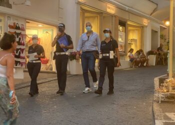 Capri, dalla polizia municipale nuovi controlli su carrellini elettrici e rifiuti