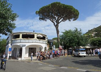 Anacapri, dalle ore 15 temporanea sospensione del traffico per la sfilata dei carri allegorici