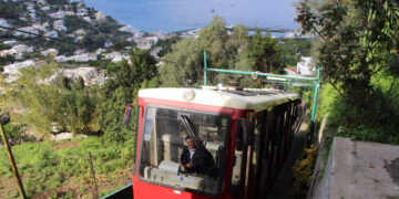 Si torna a parlare di funicolare e collegamenti alternativi fra Capri e Anacapri