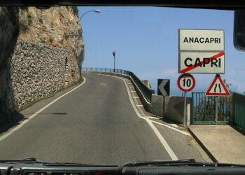 Anacapri, multe salate a bici e monopattini lasciati incustoditi