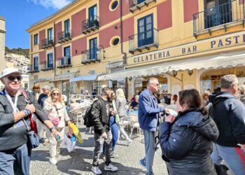 Pasquetta a Capri, cifre da record per gli sbarchi dei turisti (Photogallery)