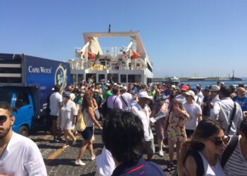 Pasqua a Capri: arrivano i turisti, concerto in Piazzetta