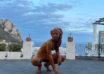 WALKING IN BEAUTY: LA MAESTOSA OPERA DI CODERCH & MALAVIA IN PIAZZETTA A CAPRI