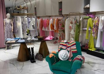 Boutique Margherita 66, si presenta a Giugliano la collezione che si ispira a Ibiza, Mykonos e Capri