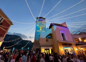 Canti e suoni per il tributo a Napoli in Piazzetta