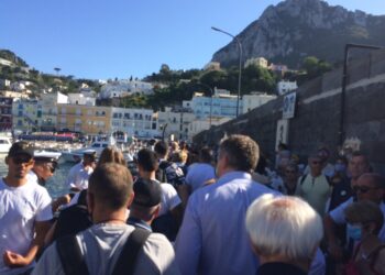 Caos Capri: domani vertice in Prefettura, presenti anche le associazioni