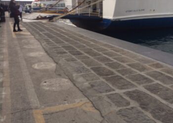 Amministrazioni di Capri e Anacapri: troppi attracchi, al porto “gravissimo livello di criticità”