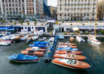 Al Circolo Savoia la XX edizione delle Vele d’Epoca a Napoli con la partecipazione dei motoscafi Riva