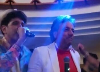 Giuntoli all’Anema e Core canta gli ” inni” del Napoli (VIDEO)