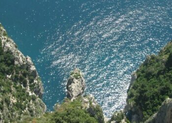 Capri, cade dal Salto di Tiberio: un giovane isolano salvato da due carabinieri (Gallery)