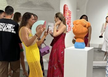 Capri, la Plan X Gallery celebra la diversità con Tutti Frutti 2 nella rassegna Nomad 2023